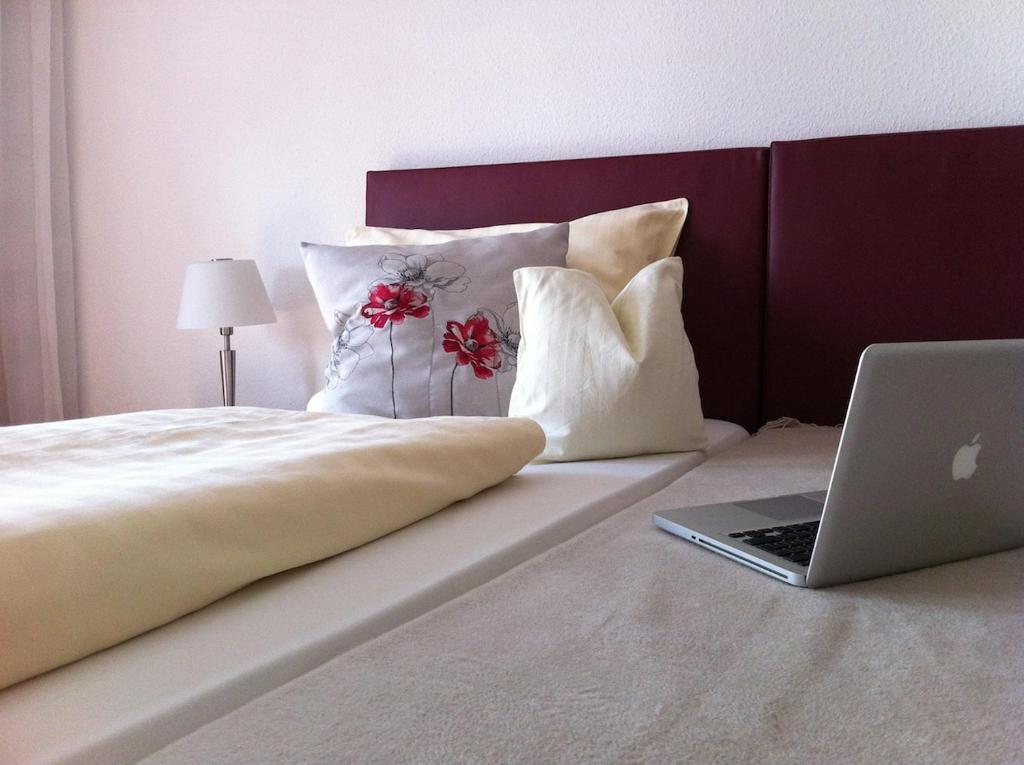 Hotel am Flugplatz B&B Hockenheim Zimmer foto