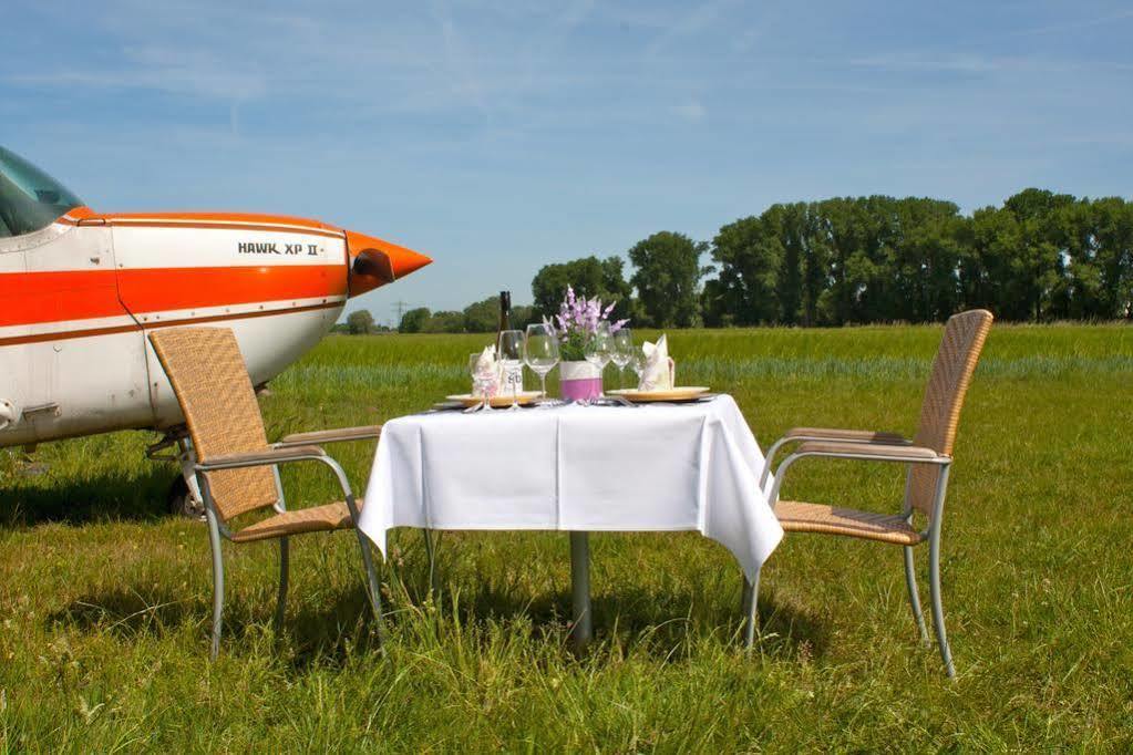 Hotel am Flugplatz B&B Hockenheim Exterior foto